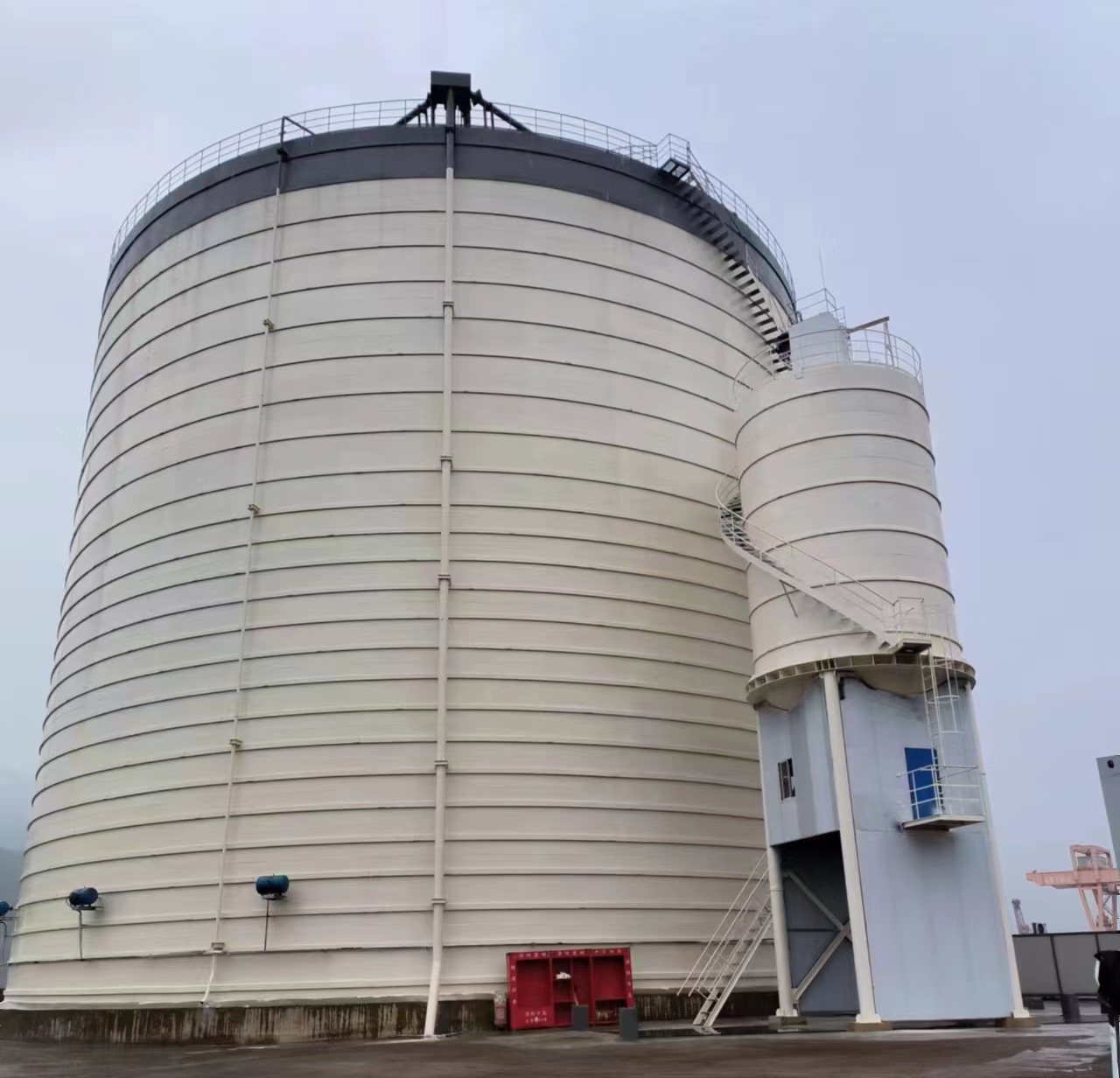 新兴10万吨水泥钢板库